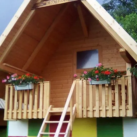 Feriegård Farmglamping Planika - Encijan *